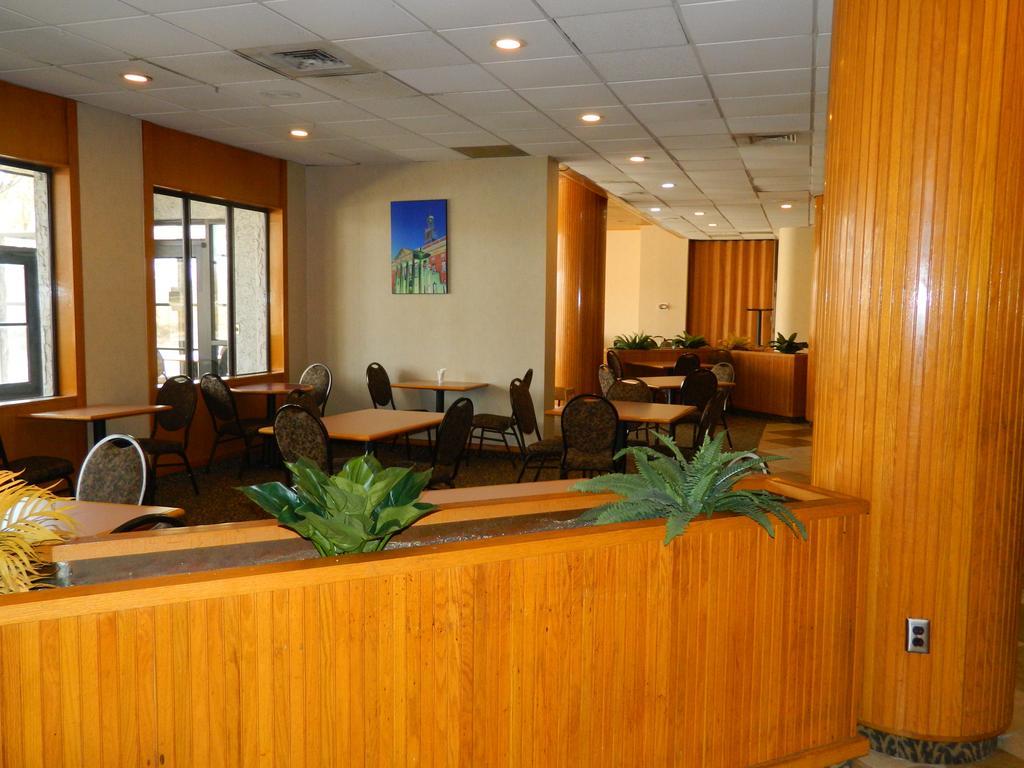 Howard Johnson Plaza Kansas City Hotel & Conference Center ภายนอก รูปภาพ