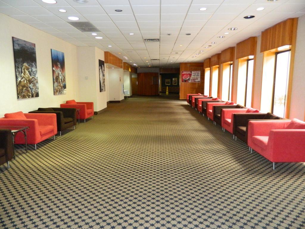 Howard Johnson Plaza Kansas City Hotel & Conference Center ภายนอก รูปภาพ