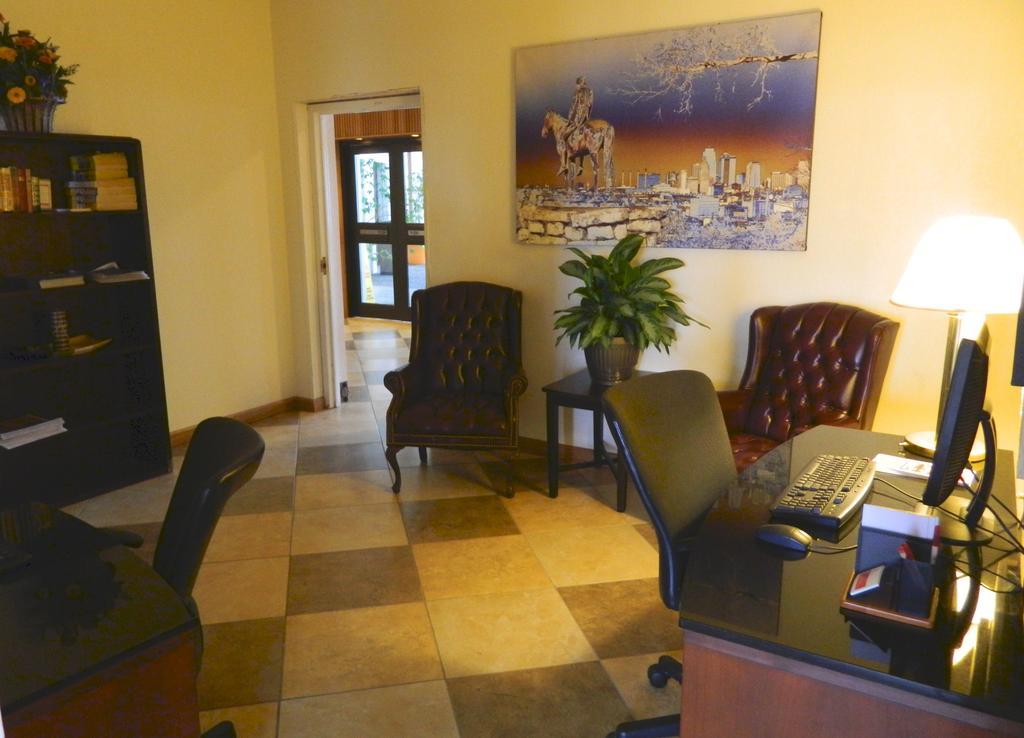Howard Johnson Plaza Kansas City Hotel & Conference Center ภายนอก รูปภาพ